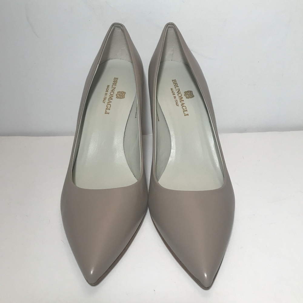 Bruno Magli Women's Telma Taupe Leather Pumps size 8